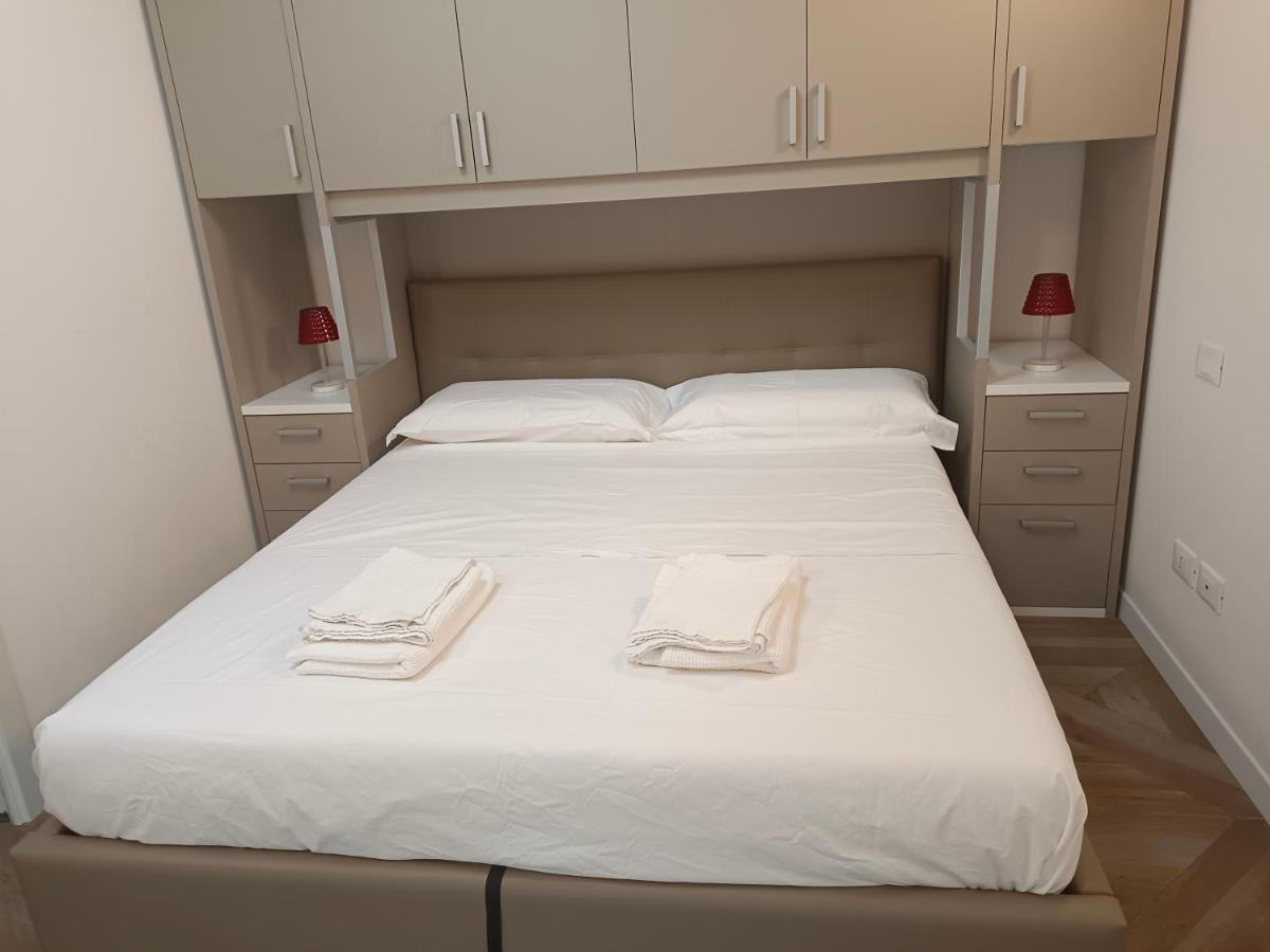 Luminoso Bilocale Zona Tibaldi Bocconi Appartement Milaan Buitenkant foto