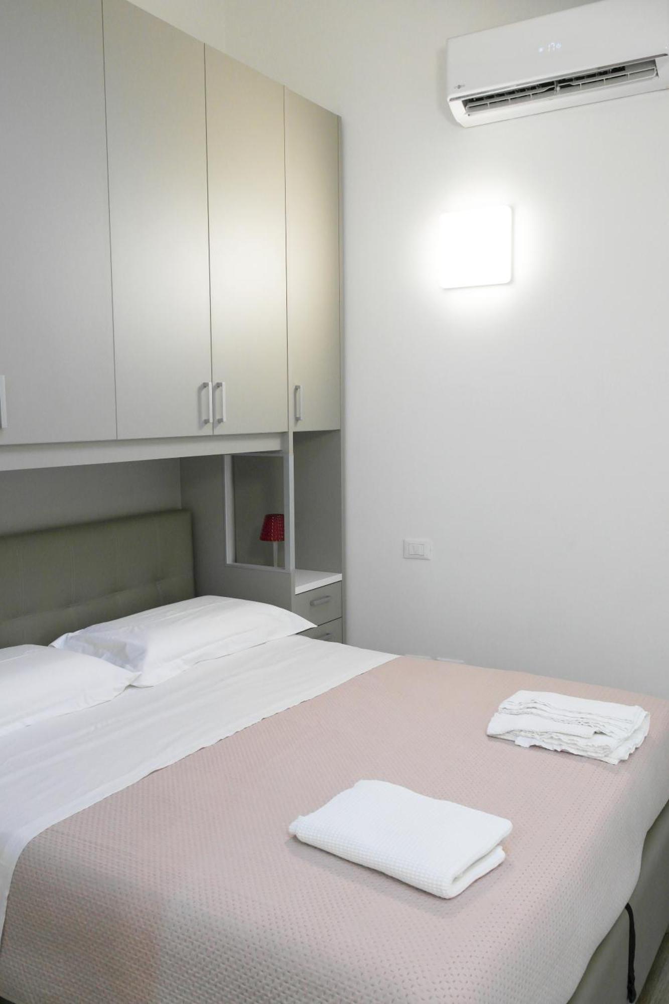 Luminoso Bilocale Zona Tibaldi Bocconi Appartement Milaan Buitenkant foto